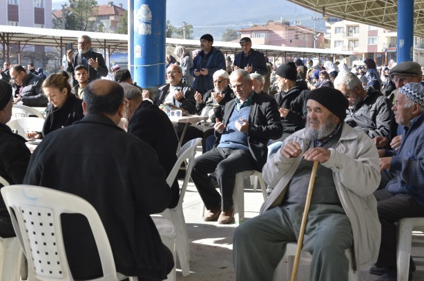 Bir il alarm veriyor! Binlerce kişi toplanıp yağmur duasına çıktı