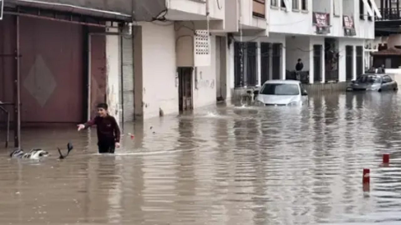 Foto - Bir il daha sel vurdu: Yollar ve tarım alanları sular altında!