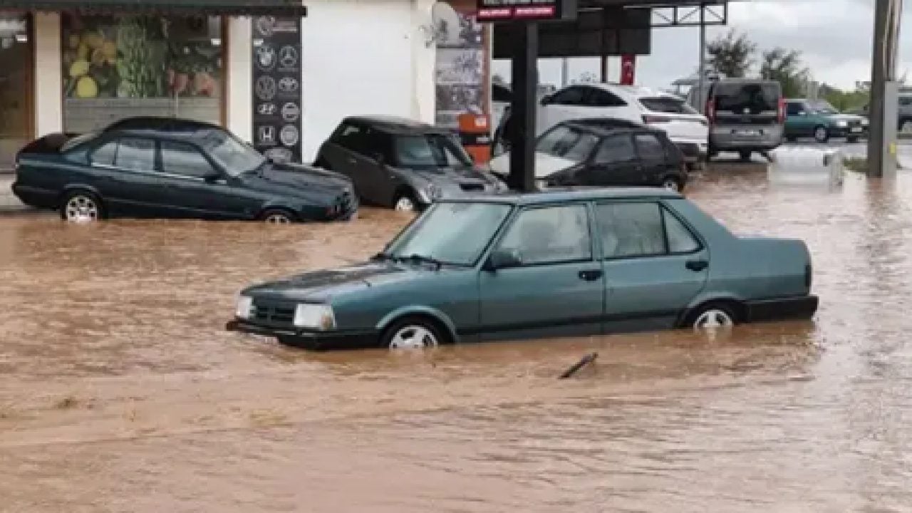 Foto - Bir il daha sel vurdu: Yollar ve tarım alanları sular altında!