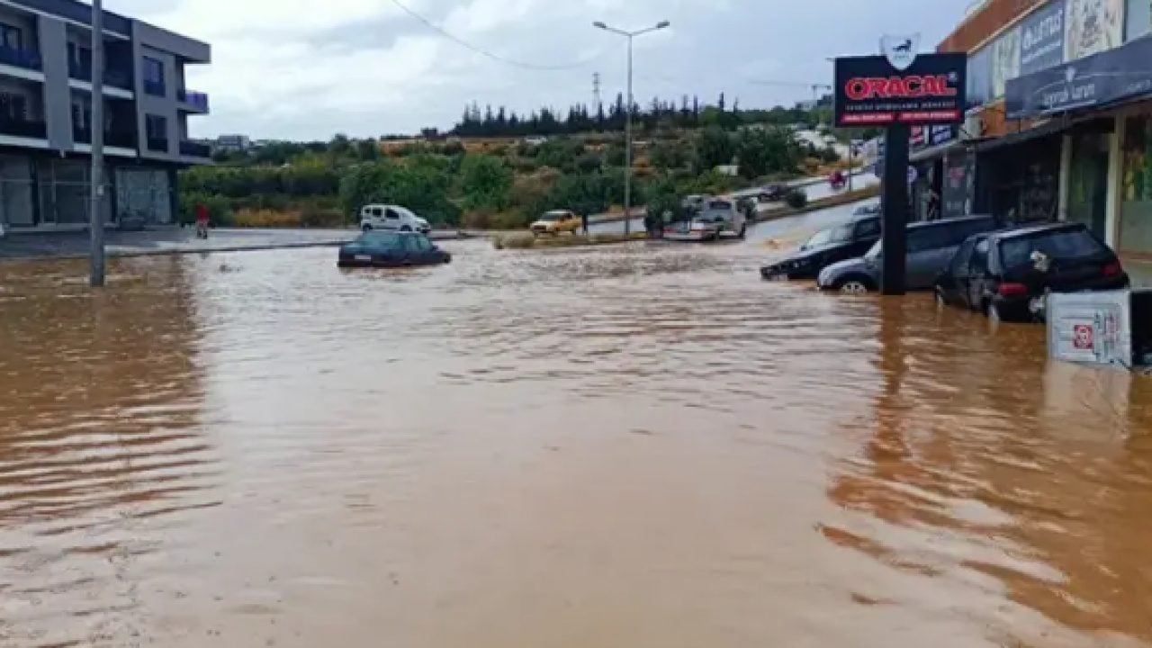 Foto - Bir il daha sel vurdu: Yollar ve tarım alanları sular altında!