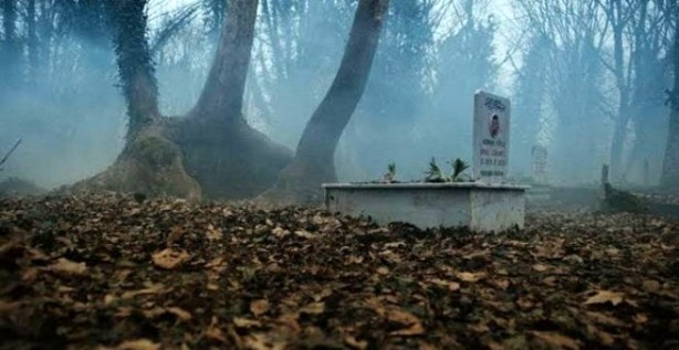 Bir ili tedirgin eden iddia: Ayrı yerlere gömülen anne ve bebeğinin mezarları yeniden birleşti