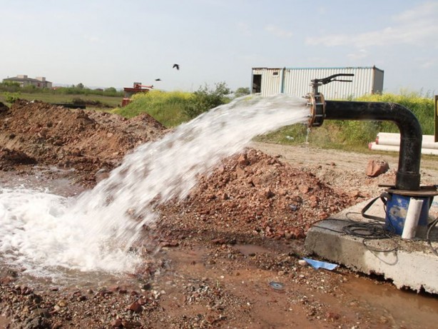 Foto - Bir ilimizde 'Ya Allah bismillah' deyip sondajı vurdular! Yerin altından fışkıracak diye herkes bekliyor