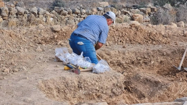 Foto - Bir ilk yaşandı! Çiftçinin tarlasından hazine fışkırdı