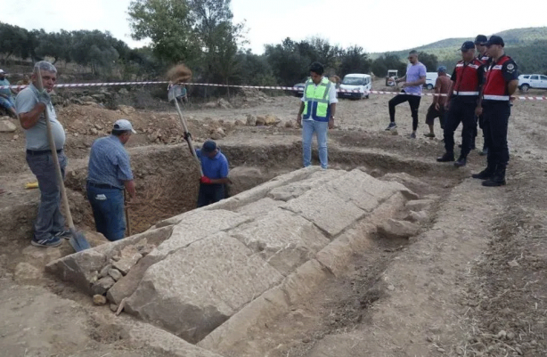 Foto - Bir ilk yaşandı! Çiftçinin tarlasından hazine fışkırdı