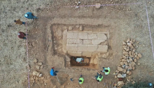 Foto - Bir ilk yaşandı! Çiftçinin tarlasından hazine fışkırdı