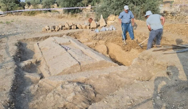 Foto - Bir ilk yaşandı! Çiftçinin tarlasından hazine fışkırdı