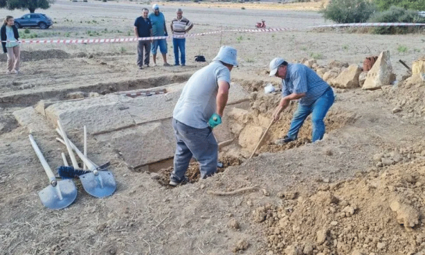 Foto - Bir ilk yaşandı! Çiftçinin tarlasından hazine fışkırdı