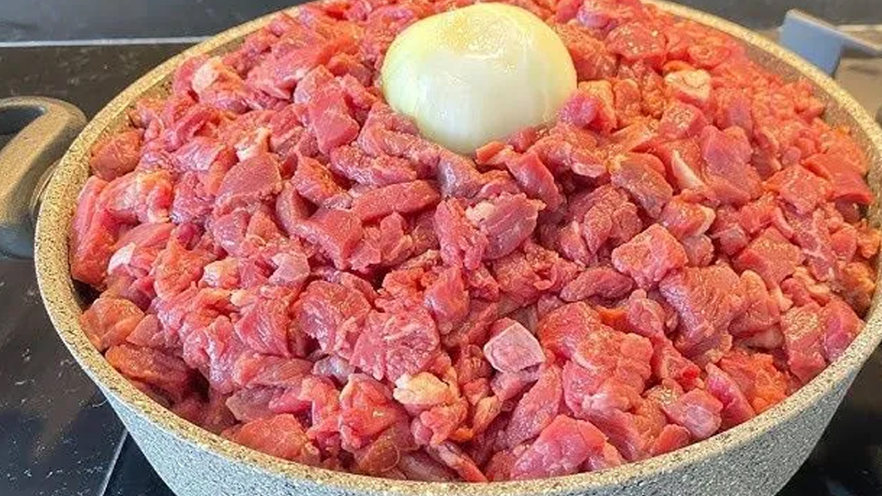 Foto - Bir kaşık ekleyince bakın ne oluyor! Kavurma pişirirken lezzetli olmasını sağlayan sır