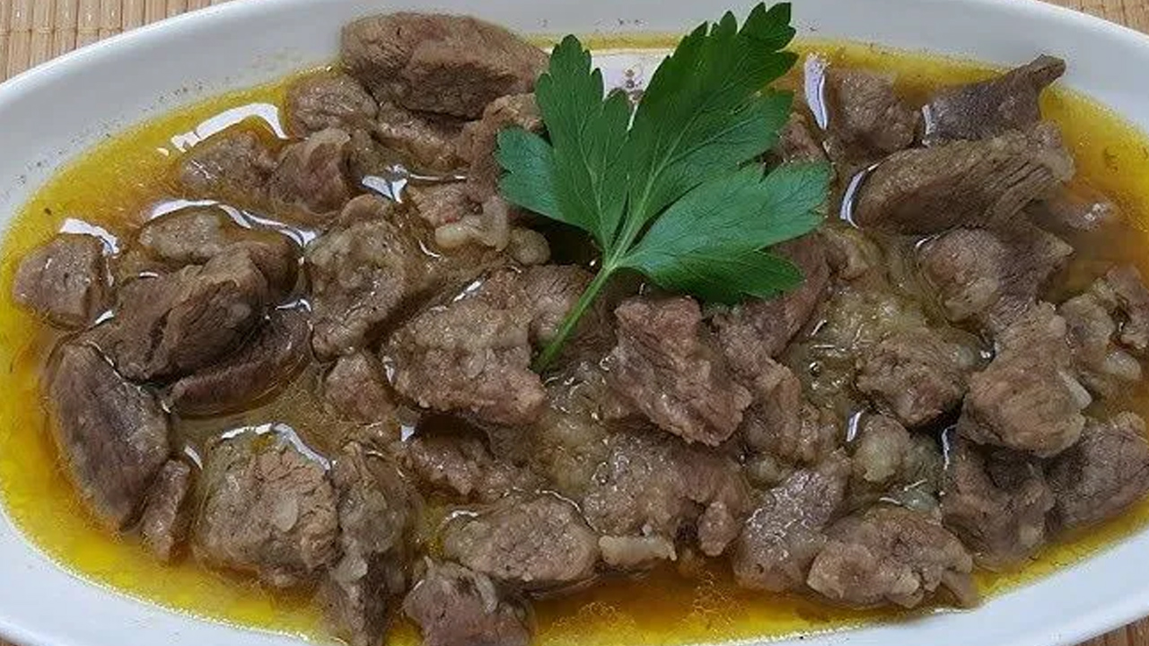 Foto - Bir kaşık ekleyince bakın ne oluyor! Kavurma pişirirken lezzetli olmasını sağlayan sır