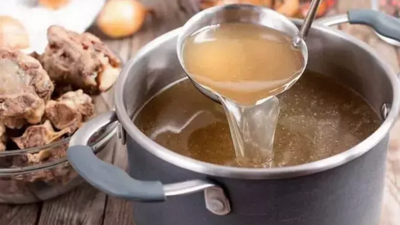 Bir kaşık tüketen günde 1 kutu kolajen içmiş kadar oluyor! Yaşlanmayı tarihe gömen besin: Hücreleri sıfırlıyor