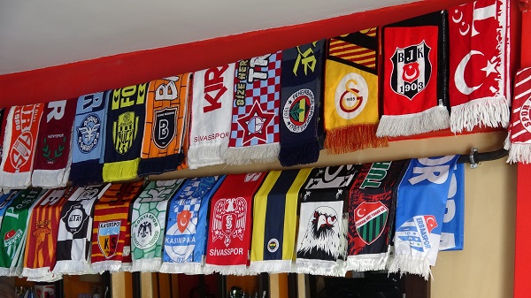 Bir kişi ile başlattı, herkes peşine takıldı | Görenleri şaşkına çeviren berber