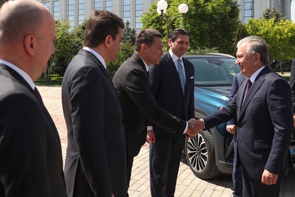 Foto - Bir lider daha TOGG'u teslim aldı... Cumhurbaşkanı Erdoğan'dan "hayırlı olsun" mesajı