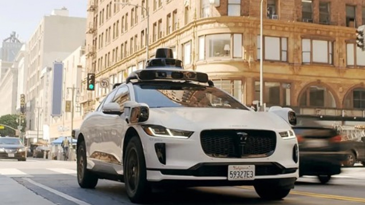 Foto - Bir polisin en çaresiz anı: Hatalı dönüş yapan araca ceza kesemedi!