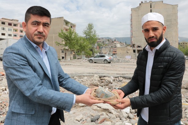 Foto - Bir poşet dolusu dolar bulan din görevlileri bakın ne yaptı! Şaşkına çeviren olay