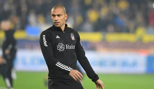 Foto - Bir resmi maça bile çıkmayan 40 yaşındaki isim ile nihayet yollar ayrıldı! Paralar nereye gidiyor işte...