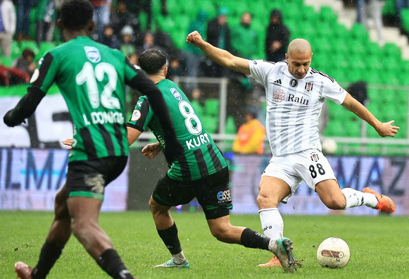 Foto - Bir resmi maça bile çıkmayan 40 yaşındaki isim ile nihayet yollar ayrıldı! Paralar nereye gidiyor işte...