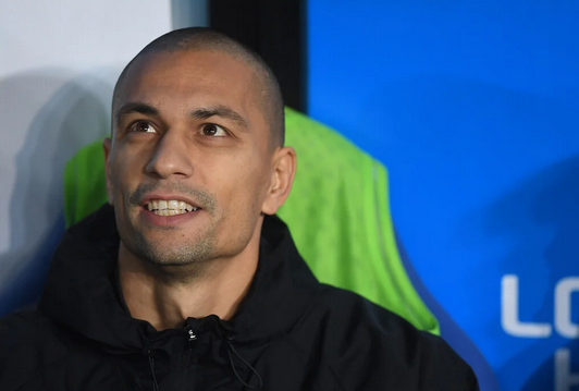 Foto - Bir resmi maça bile çıkmayan 40 yaşındaki isim ile nihayet yollar ayrıldı! Paralar nereye gidiyor işte...