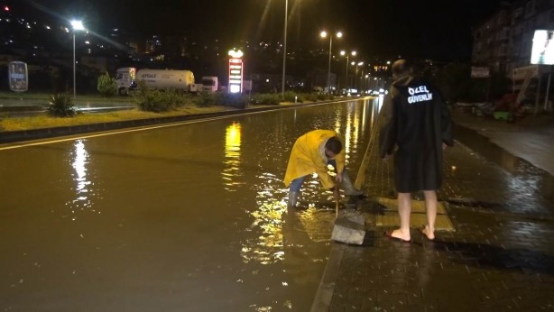 Foto - Bir saat süren sağanak sağış hayatı felç etti!