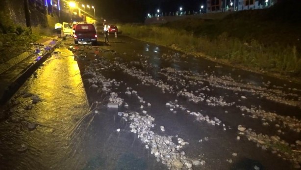 Foto - Bir saat süren sağanak sağış hayatı felç etti!