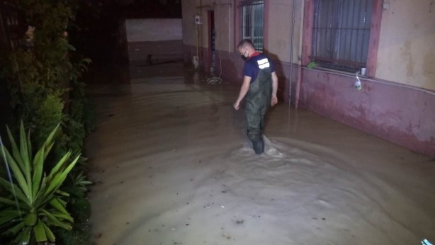 Foto - Bir saat süren sağanak sağış hayatı felç etti!