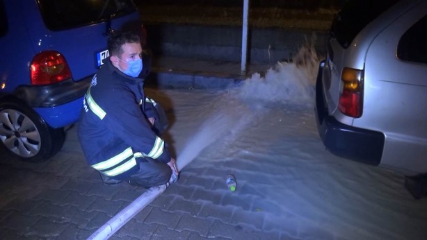 Foto - Bir saat süren sağanak sağış hayatı felç etti!