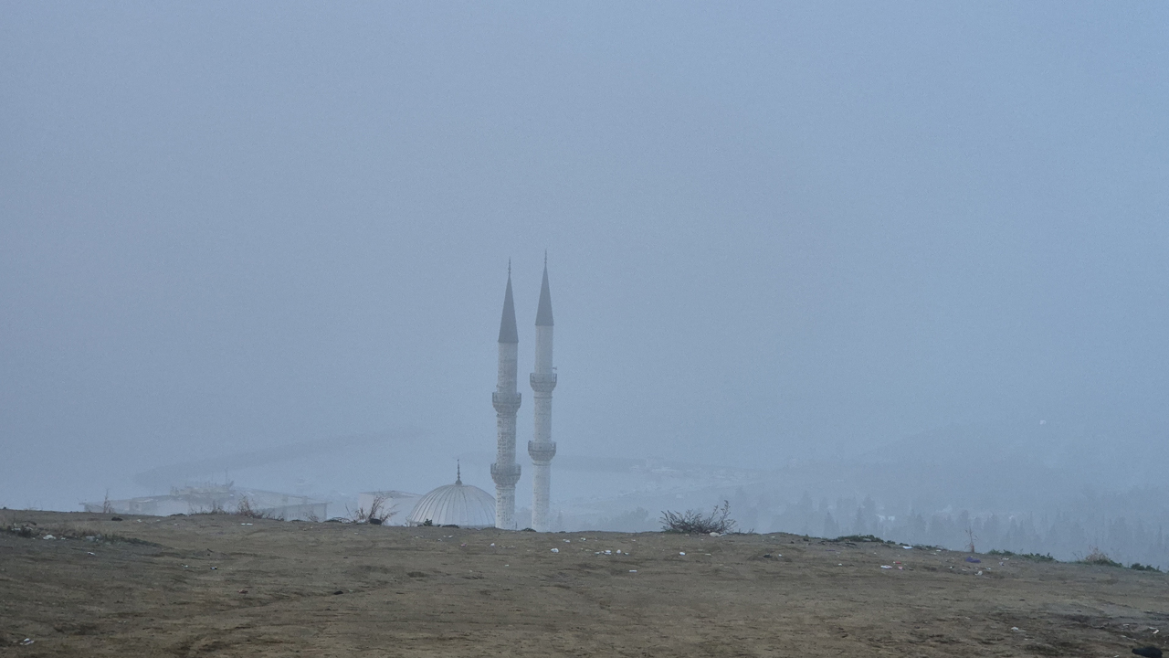 Foto - Bir şehir resmen yok oldu! Mistik bir hava! Doğa adeta beyaza büründü