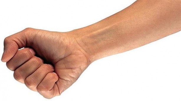 Foto - Bir şey ezberlemeden önce yumruğunuzu sıkarsanız...