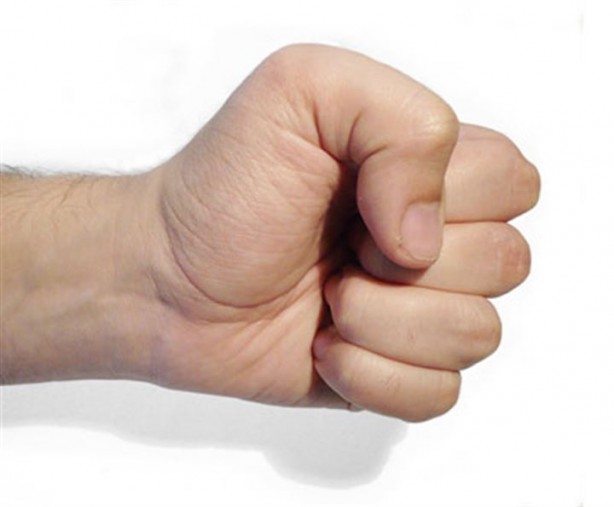 Foto - Bir şey ezberlemeden önce yumruğunuzu sıkarsanız...