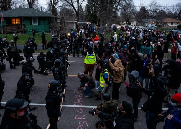 Foto - Bir siyahi daha öldürüldü! ABD'de sokaklar karıştı