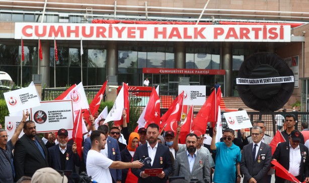 Foto - Bir siyasi parti için bundan daha büyük ayıp yok! Gaziler ve şehit aileleri CHP'nin kapısına dayandı