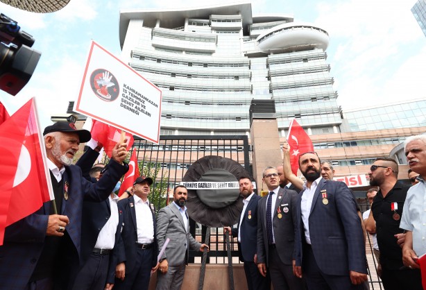Foto - Bir siyasi parti için bundan daha büyük ayıp yok! Gaziler ve şehit aileleri CHP'nin kapısına dayandı