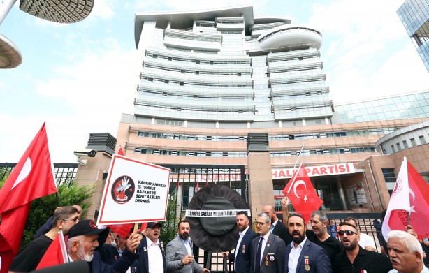 Foto - Bir siyasi parti için bundan daha büyük ayıp yok! Gaziler ve şehit aileleri CHP'nin kapısına dayandı
