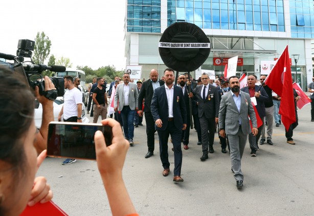 Foto - Bir siyasi parti için bundan daha büyük ayıp yok! Gaziler ve şehit aileleri CHP'nin kapısına dayandı