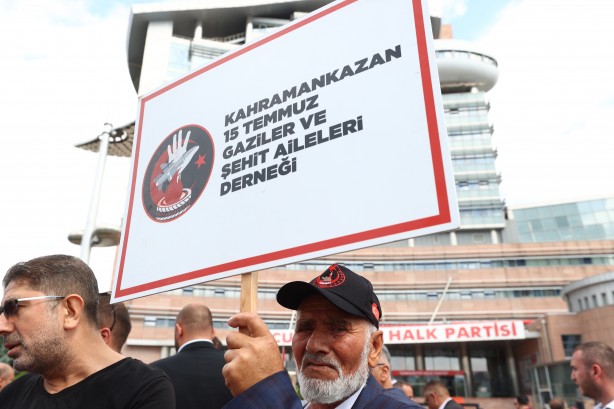 Foto - Bir siyasi parti için bundan daha büyük ayıp yok! Gaziler ve şehit aileleri CHP'nin kapısına dayandı