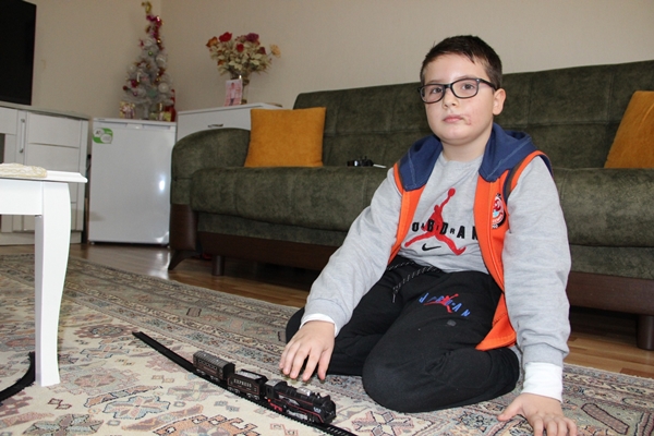 Bir sokak köpeği dehşeti daha! Yüzüne tam 60 dikiş atıldı