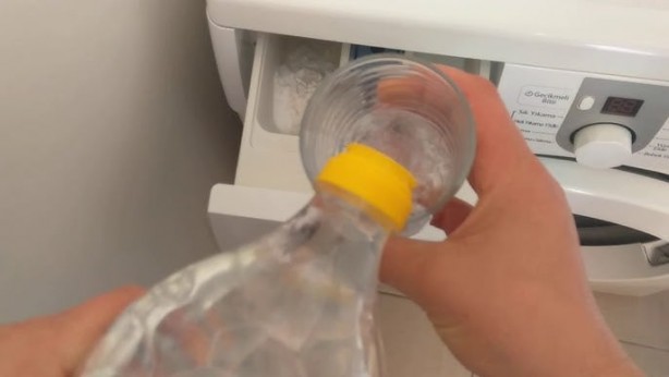 Foto - Bir su bardağı ekleyince çamaşırlarınız makineden ütülü çıkacak! İşte ütüyü rafa kaldırtan harika yöntem! Yok artık daha neler