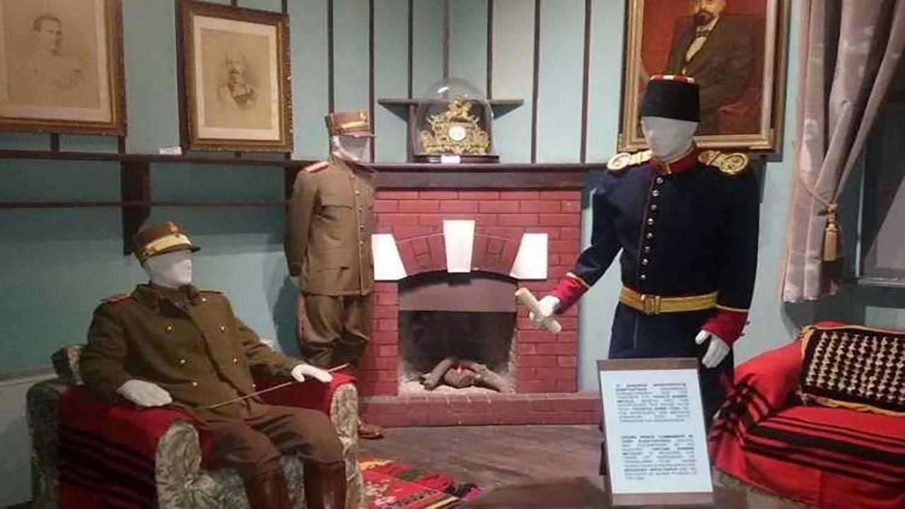 Foto - Bir subayın ihaneti! Önce şehri ve Türk askerlerini düşmana teslim etti, sonra oğlu o ülkeye büyükelçi oldu!