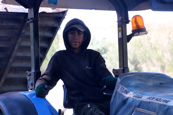 Foto - Bir tarafta ekmek savaşı bir tarafta çocukluğun güzelliği! Kömür karası böyle renkleniyor