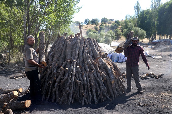 Foto - Bir tarafta ekmek savaşı bir tarafta çocukluğun güzelliği! Kömür karası böyle renkleniyor