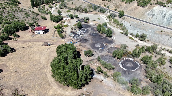 Foto - Bir tarafta ekmek savaşı bir tarafta çocukluğun güzelliği! Kömür karası böyle renkleniyor