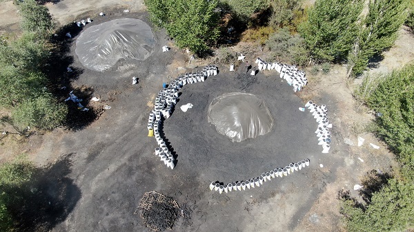 Foto - Bir tarafta ekmek savaşı bir tarafta çocukluğun güzelliği! Kömür karası böyle renkleniyor