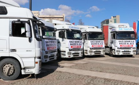 Foto - Bir tek tasmaları eksik! Siyonizm’in gönüllü köleleri