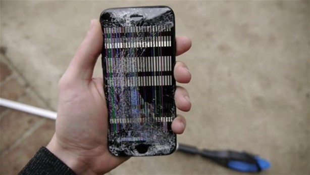 Foto - Bir timsah iPhone 7'yi ısırırsa ne olur?