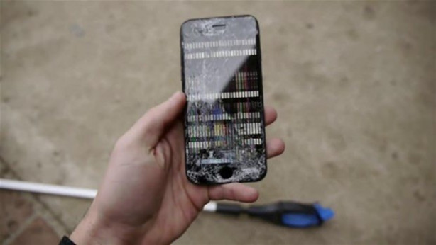 Foto - Bir timsah iPhone 7'yi ısırırsa ne olur?