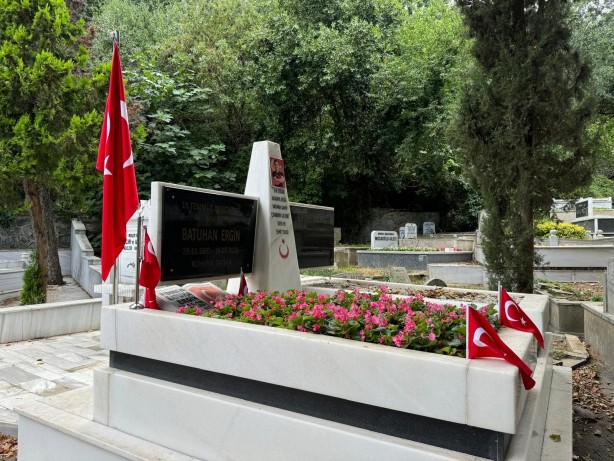 Foto - Bir Türk bayrağını çok gördüler! İBB'den 15 Temmuz şehidinin babasını yıkan cevap