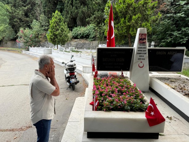 Foto - Bir Türk bayrağını çok gördüler! İBB'den 15 Temmuz şehidinin babasını yıkan cevap