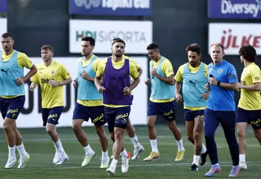 Foto - Bir türlü tutmuyor, tutmuyor, tutmuyor... Fenerbahçe'de Maribor maçı öncesi yine şok!