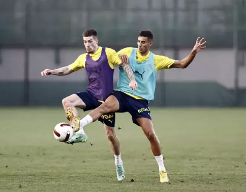 Foto - Bir türlü tutmuyor, tutmuyor, tutmuyor... Fenerbahçe'de Maribor maçı öncesi yine şok!