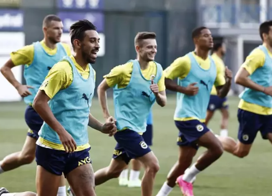 Foto - Bir türlü tutmuyor, tutmuyor, tutmuyor... Fenerbahçe'de Maribor maçı öncesi yine şok!