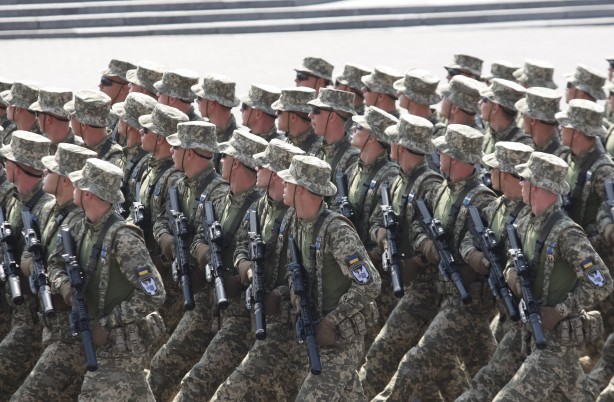 Foto - Bir ülke bağımsızlık gününü kutladı! Türk SİHA'larıyla gövde gösterisi